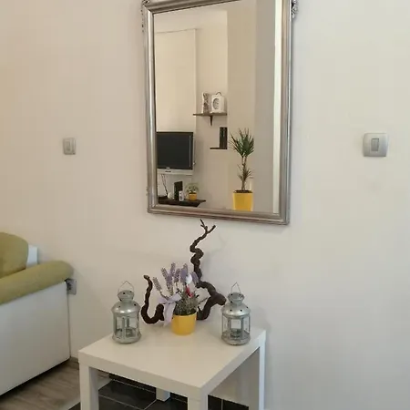 Apartman Jele With Garden 아파트