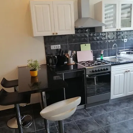 Apartman Jele With Garden Apartment
