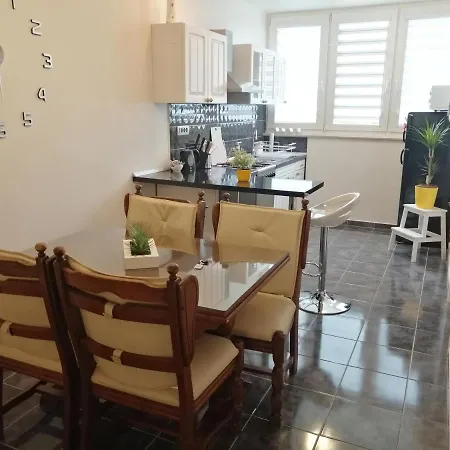 Apartman Jele With Garden Apartment
