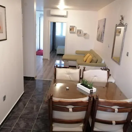 아파트 Apartman Jele With Garden